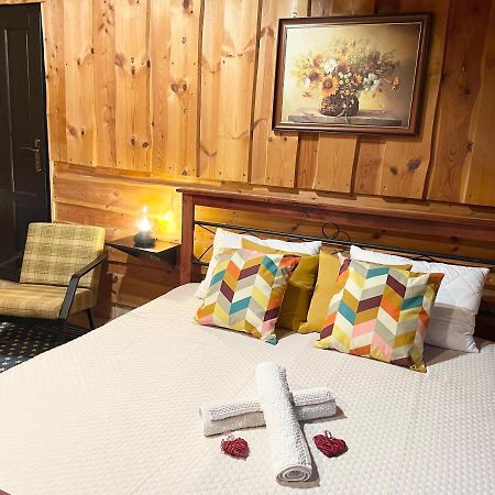 Cosy Apartment In Family Compound Turany Esterno foto