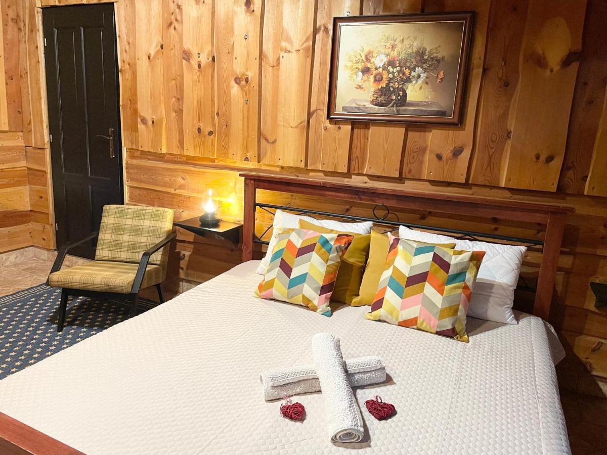 Cosy Apartment In Family Compound Turany Esterno foto