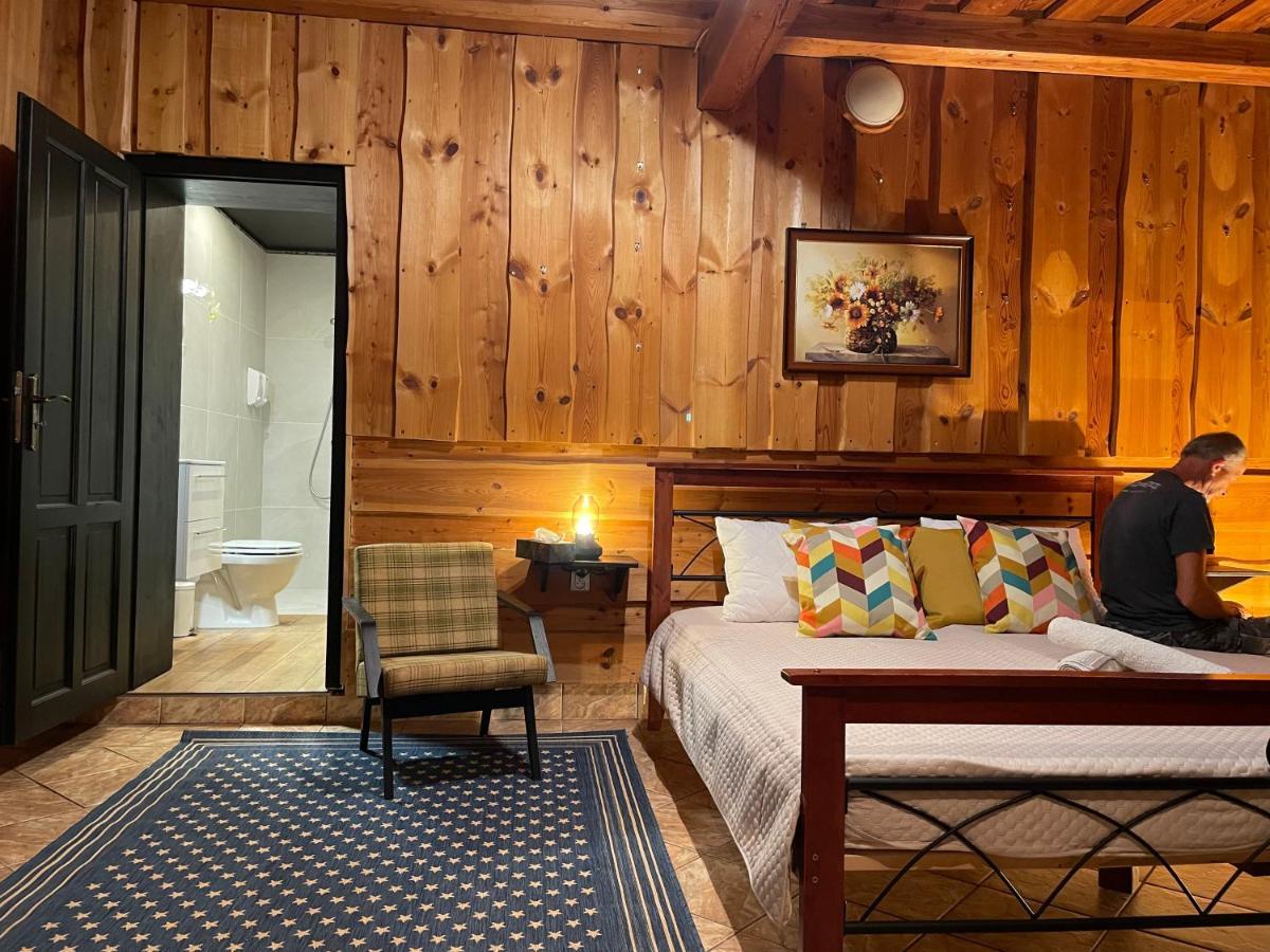 Cosy Apartment In Family Compound Turany Esterno foto