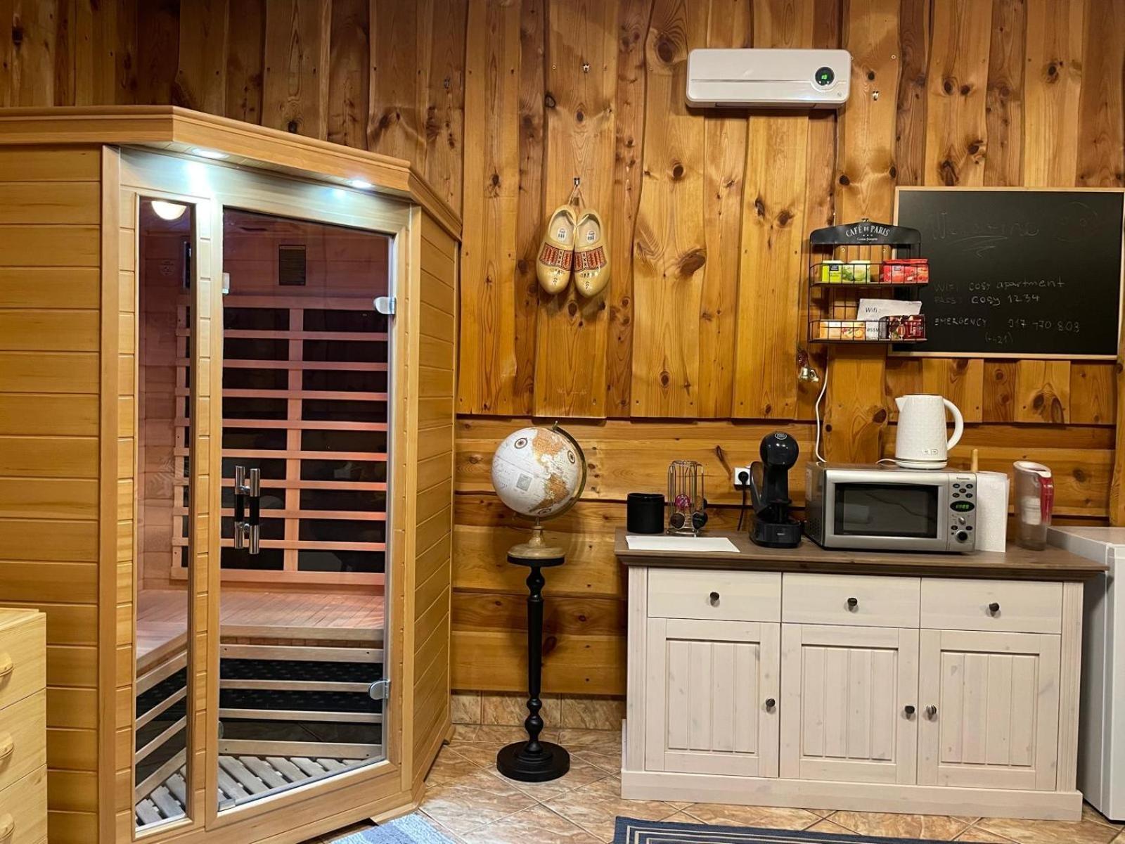 Cosy Apartment In Family Compound Turany Esterno foto